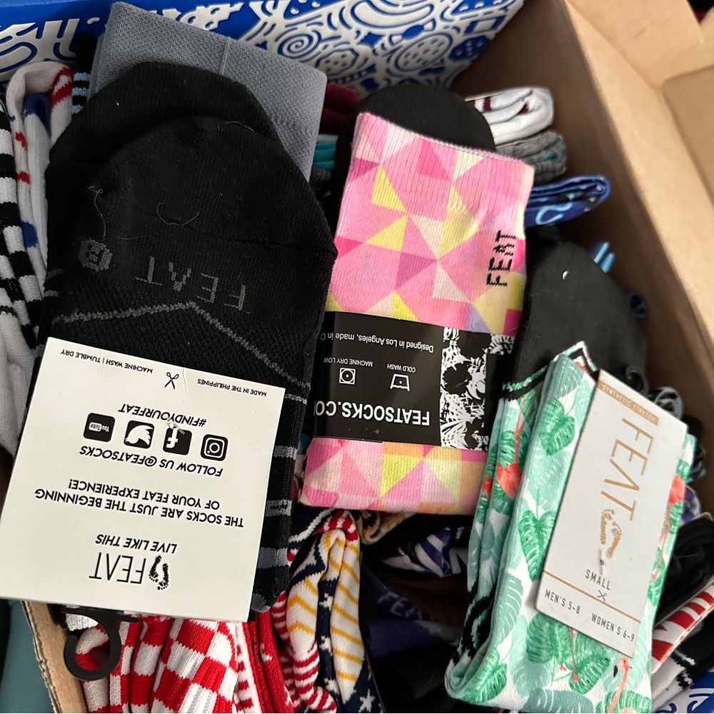 Assorted FEAT Socks Collection - Picture 8 of 12